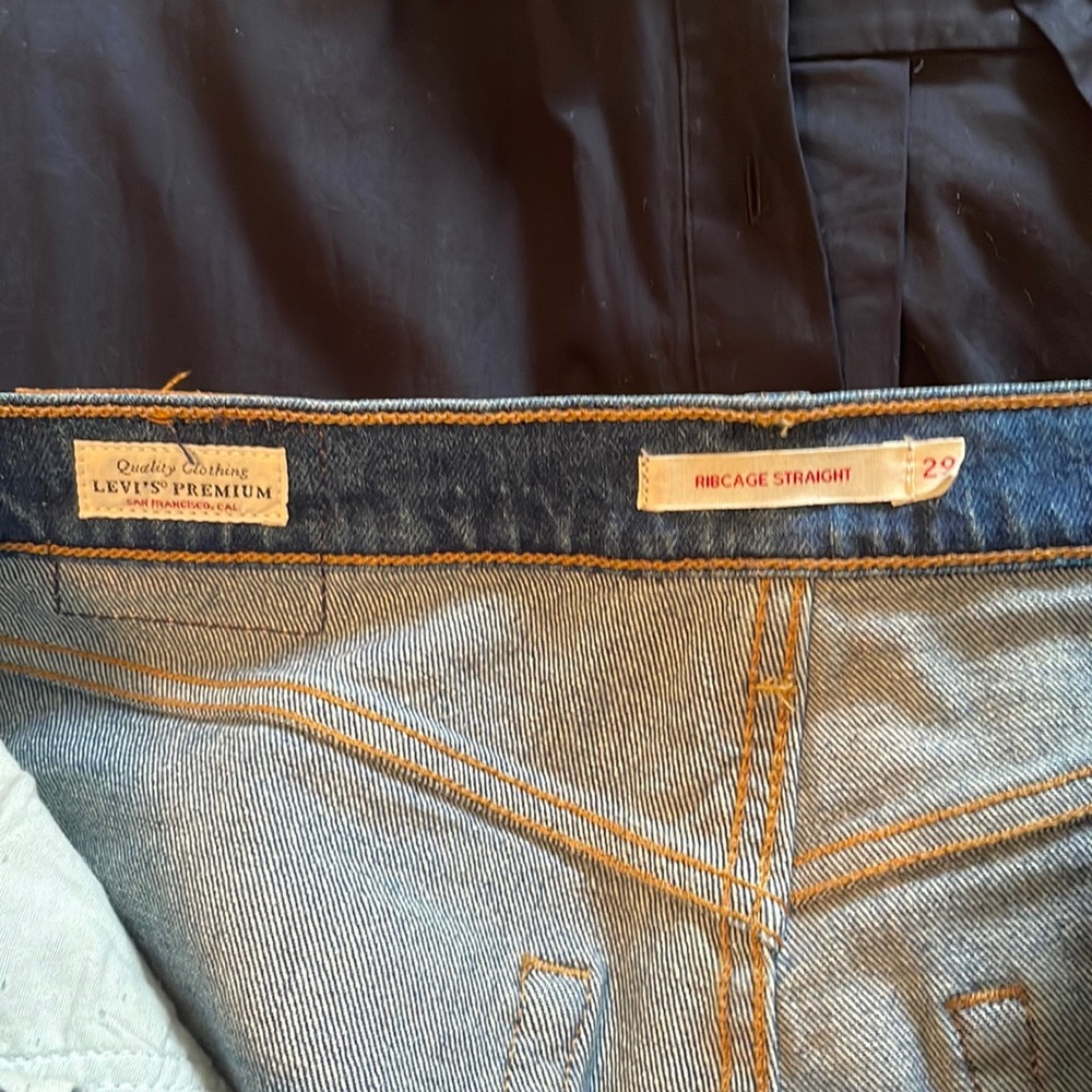 Levi’s rib cage high rise straight jeans size 29